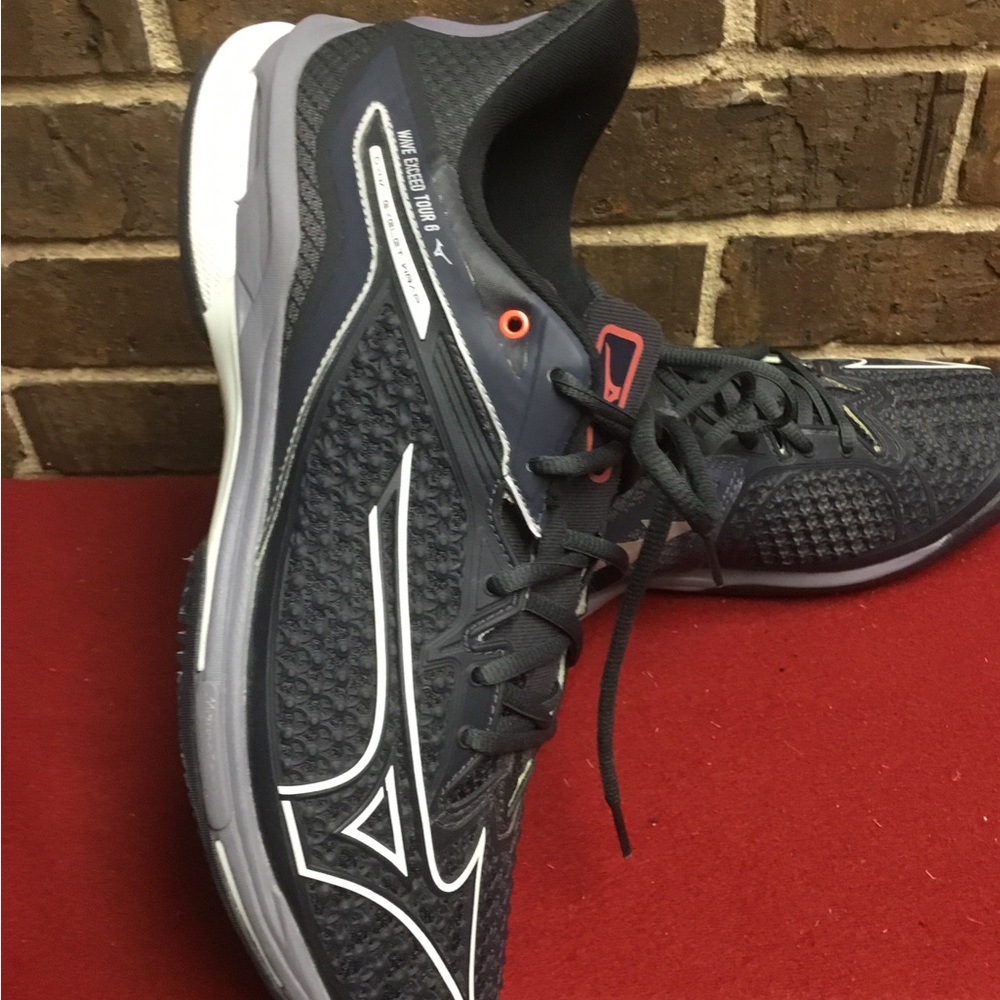Mizuno Men's Grey and White Performance Running Sneakers
